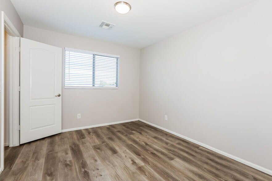 Building Photo - 1361 E Ryan Rd