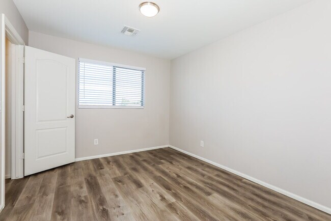 Building Photo - 1361 E Ryan Rd