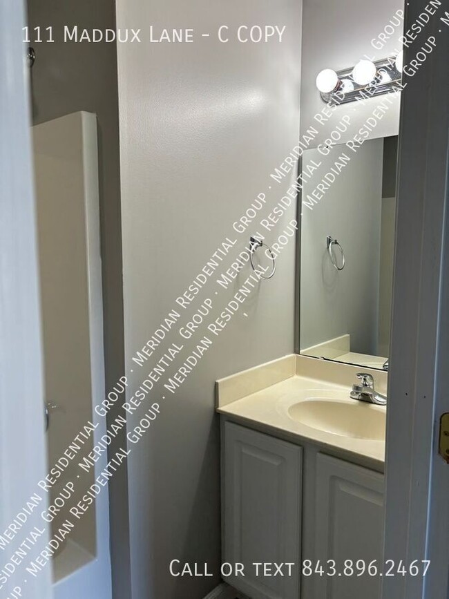 Building Photo - 111 Maddux Ln