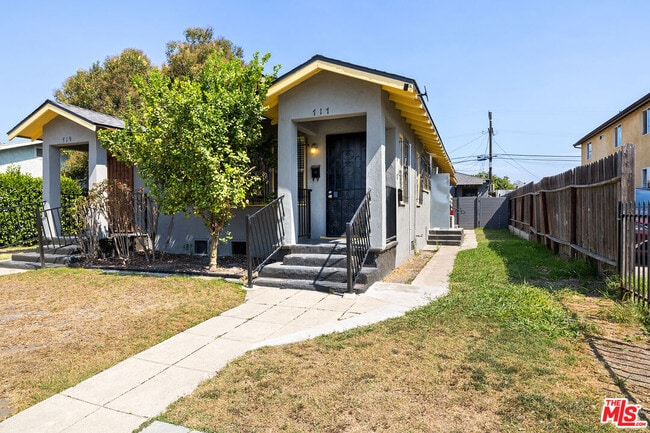 Building Photo - 717 W 75th St