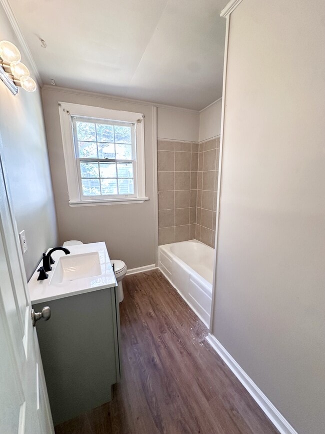 Building Photo - 3835 Sherwood St