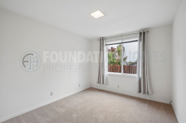 Building Photo - 27 Partridge Dr