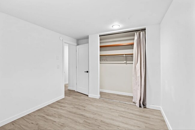 Building Photo - 4BD, 2.5BA Home located in the desirable C...