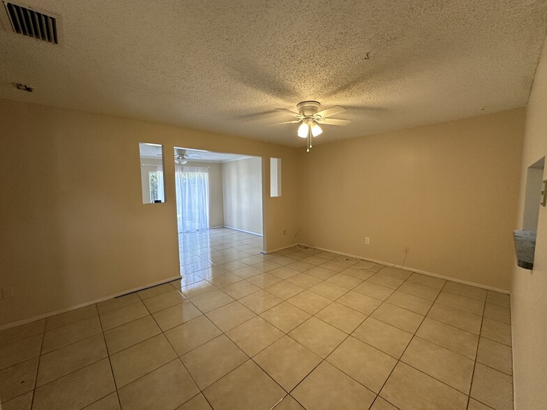 Building Photo - 2163 Alicia Dr