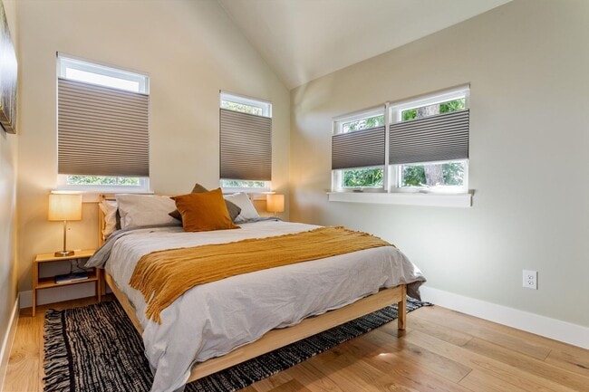 Building Photo - One Bedroom furnished ADU/apartment in The Highlands.