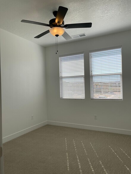 Building Photo - 2671 E Wake Forest Ln
