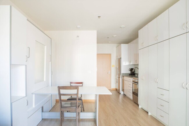 Building Photo - 1640 N Water St