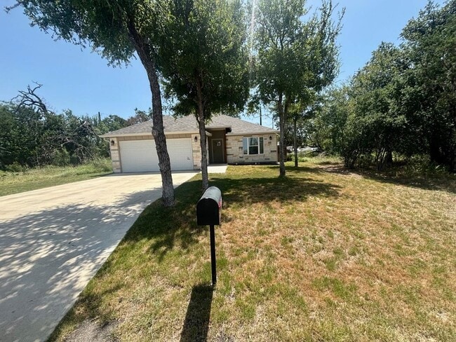 Building Photo - 713 Maple Ln