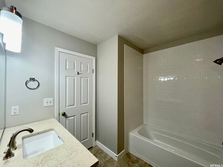 Building Photo - 816 N Jackson Ave