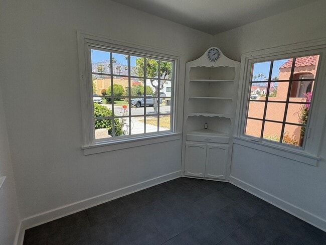 Building Photo - Charming Tudor Style 3 Bed 1.5 Bath PLUS Studio Guest House complete with kitchen and bath!