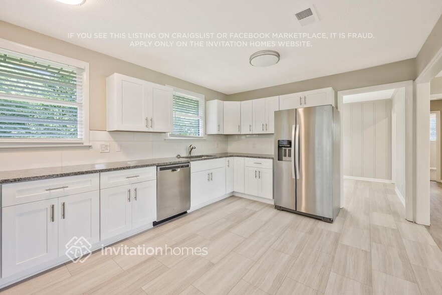 Building Photo - 118 Robinhood Cir