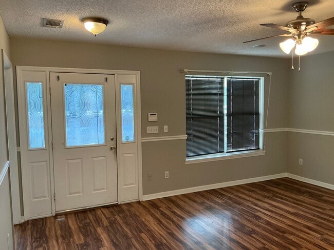 Building Photo - 1414 Jane St