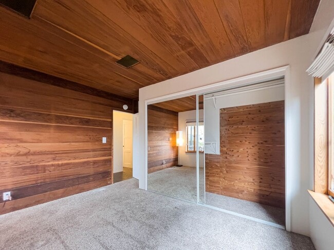 Building Photo - Stunning 2 BR Santa Monica Duplex with Views!