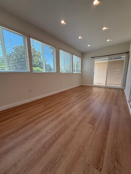 Building Photo - 1162 Panorama Dr