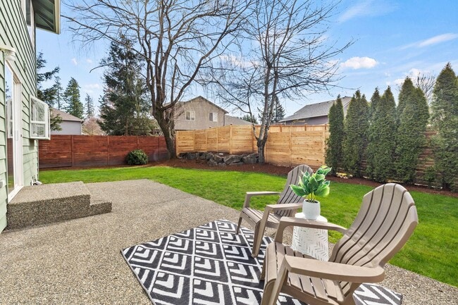 Building Photo - Immaculate 3 bed with lg fenced yard