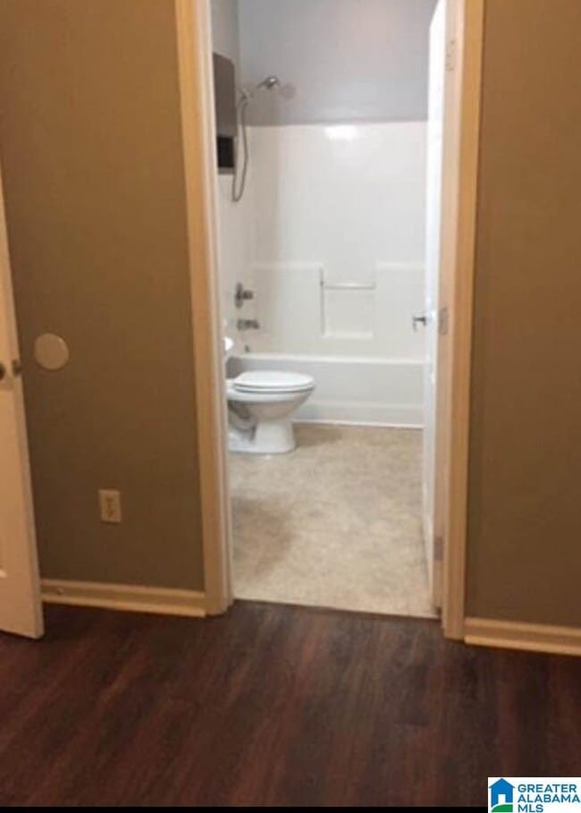 Building Photo - 526 18th St