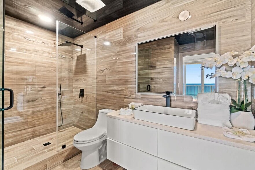 Building Photo - 10625 Front Beach Rd