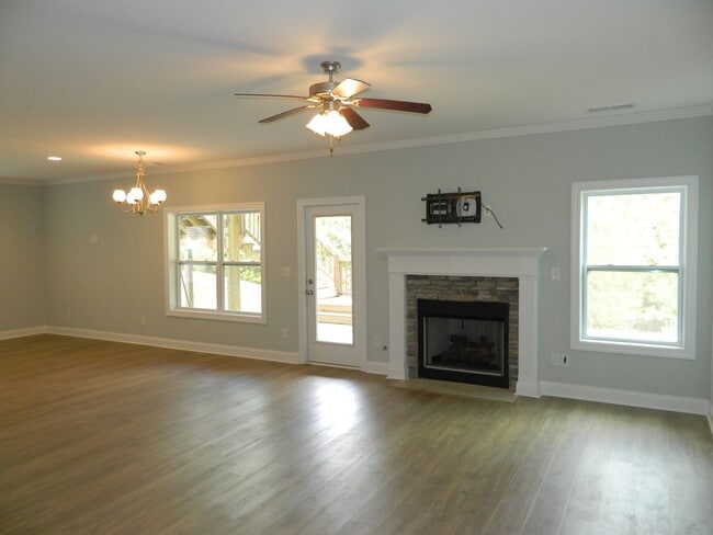 Building Photo - 4547 Willie Daniel Dr