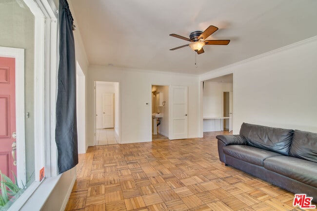 Building Photo - 10829 Kling St