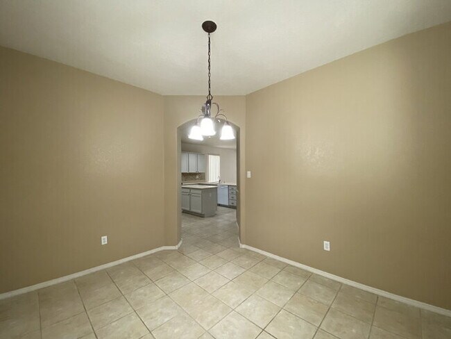 Building Photo - Large 5BR/2Story w/Balcony - Northern Meadows
