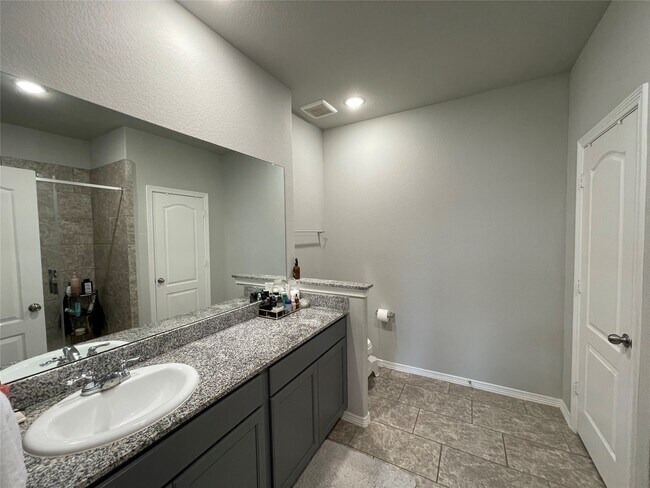 Building Photo - 25511 Northpark Lake Dr