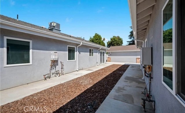 Building Photo - 7443 Balcom Ave