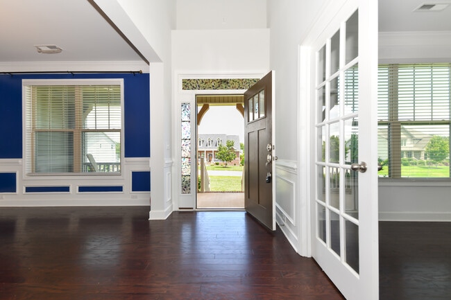 Building Photo - 406 Fairmile Dr