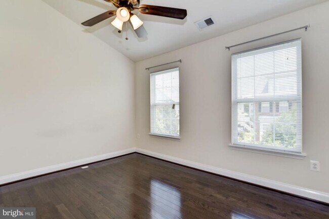 Building Photo - 122 Elmcroft Blvd