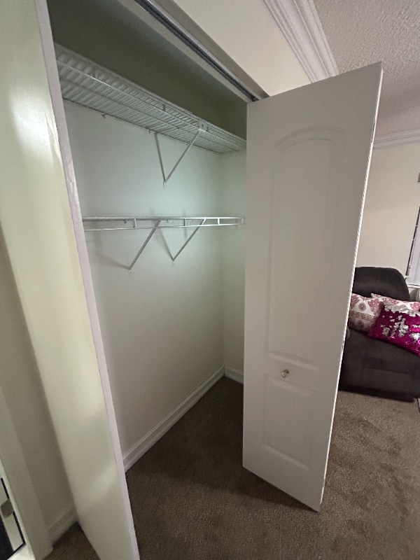 Building Photo - 9512 Saddlebrook Dr