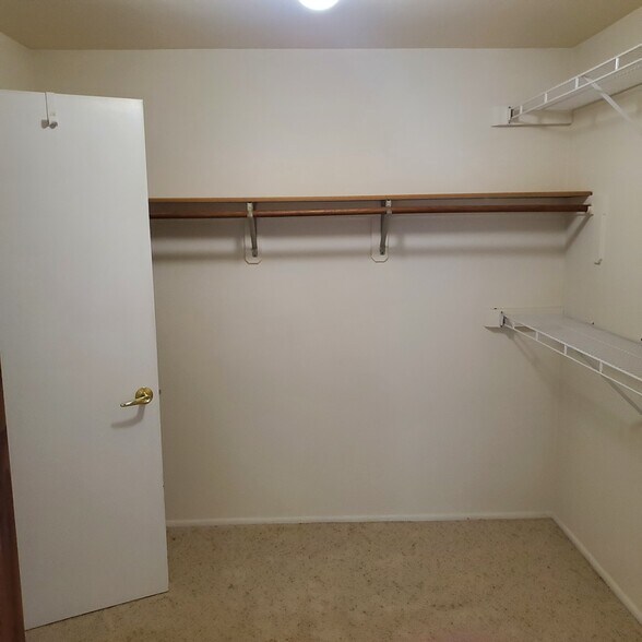 Building Photo - W269S8475 Alpine Dr