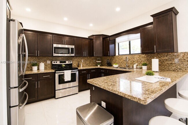 Building Photo - 4450 SW 164th Ave