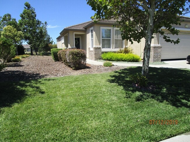 Building Photo - 451 Edgewood Dr