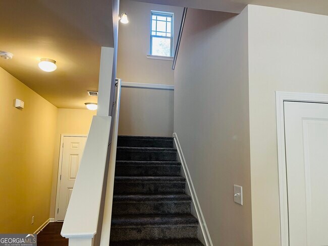 Building Photo - 261 Stillwood Dr