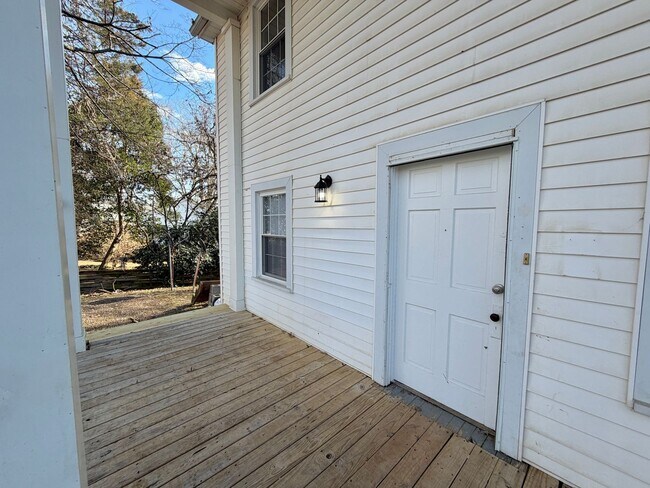 Building Photo - 820 Wood St