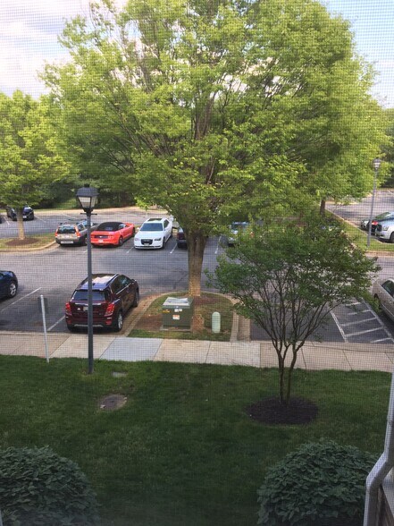 Off Street Parking - 605 Admiral Dr