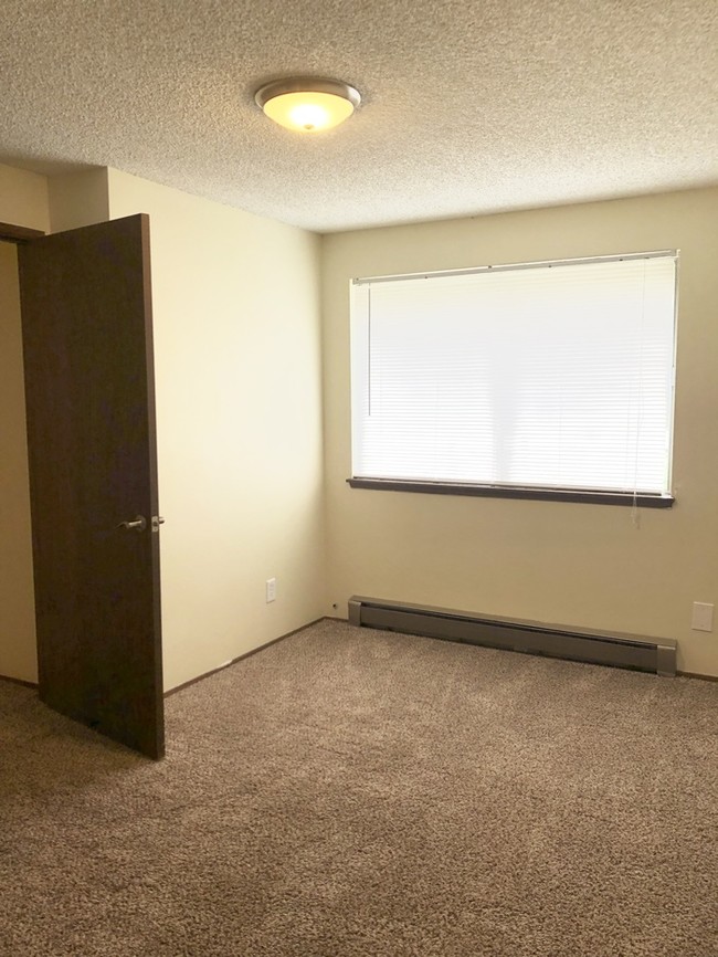 Building Photo - West Salem Townhome!