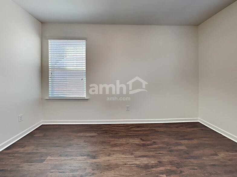 Building Photo - 138 Blackwater Way