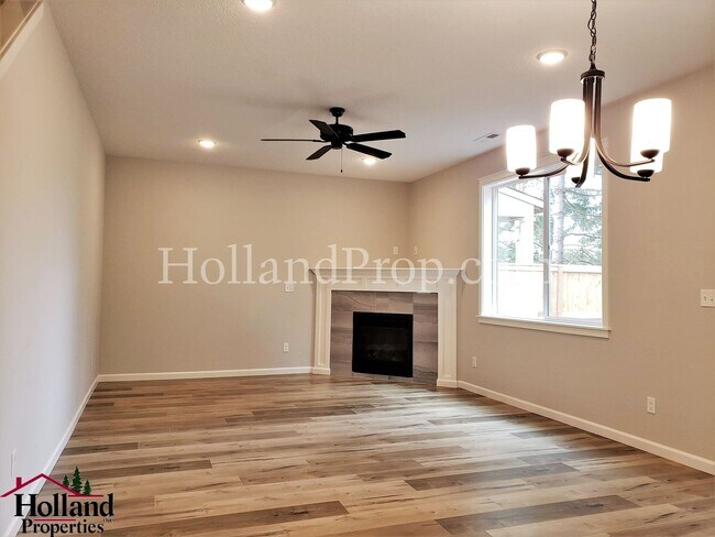 Building Photo - Spacious & Stylish 4-Bedroom Home with Mod...