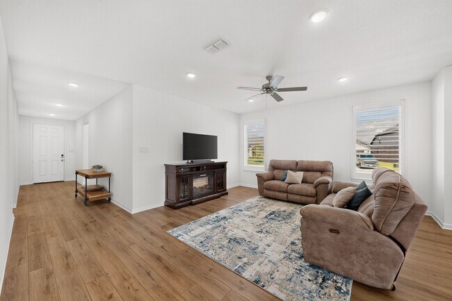 Building Photo - 114 Drovers Dr
