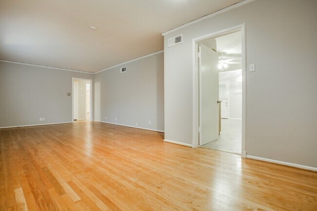 Building Photo - 6514 Winton St