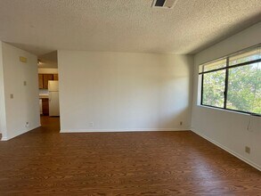Building Photo - Upstairs 2 Bedroom 1 Bath Apartment in Ata...
