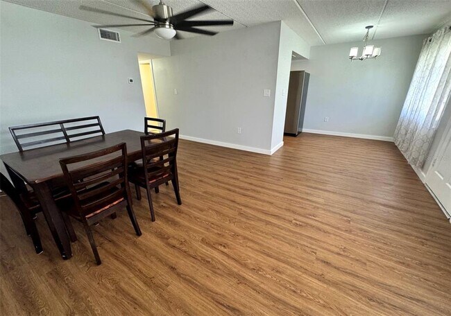 Building Photo - 11720 Park Blvd