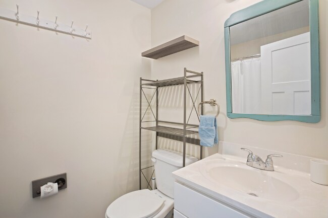 Building Photo - 128 Ashworth Ave