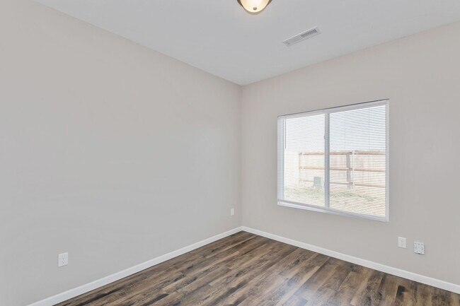 Building Photo - 3 Bedroom Duplex in Maize MOVE IN SPECIAL!