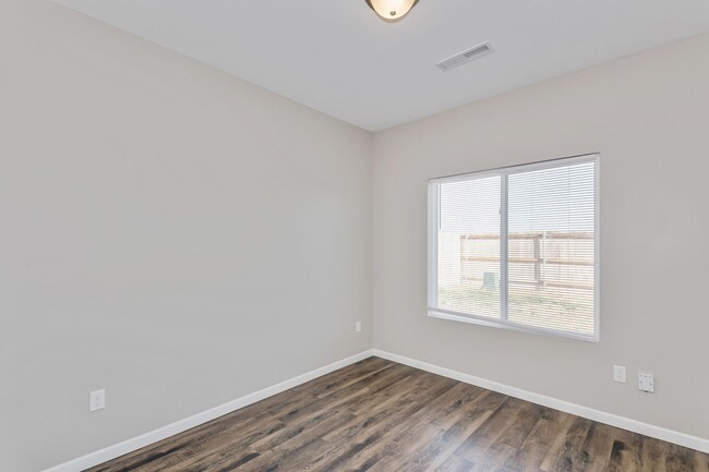 Building Photo - Large Duplex in Maize