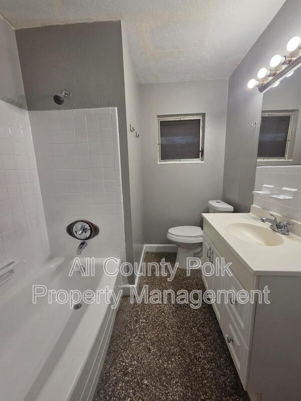 Building Photo - 2807 Hertha Ave