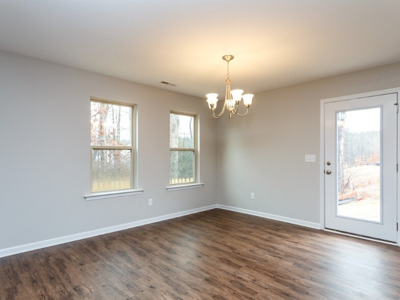 Building Photo - 1421 Tamarino Dr