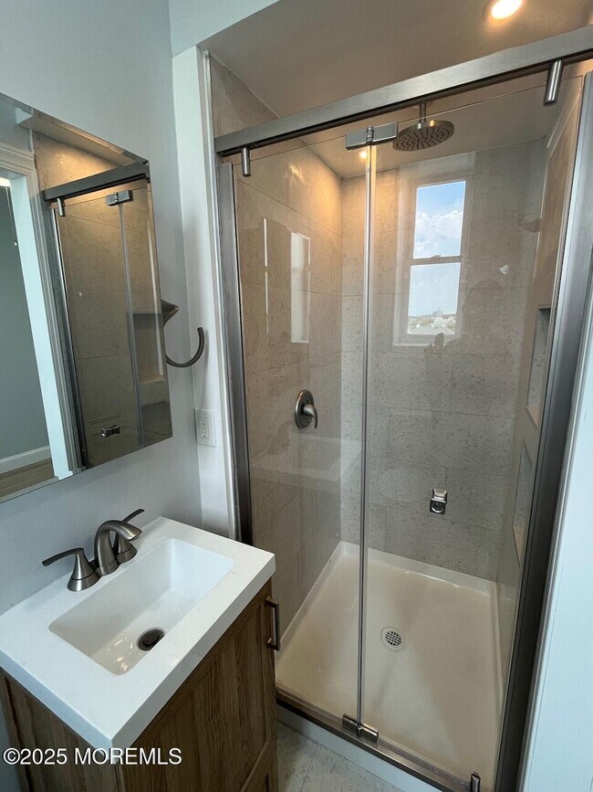 Building Photo - 201 Lareine Ave