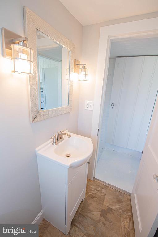 Building Photo - 417 Winder St