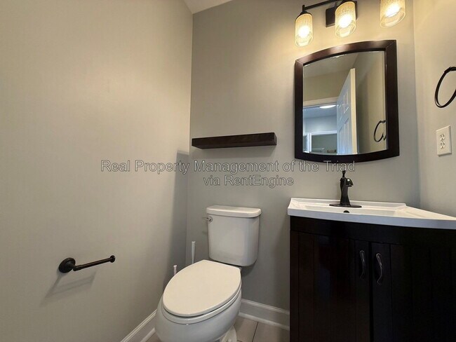 Building Photo - 2740 Bridgeport Dr